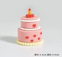 Bánh sinh nhật mini nhựa - 3 tầng (gắn nơ và trái tim đỏ).