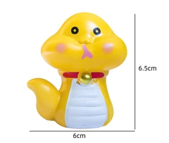 Tượng nhựa cứng - rắn vàng kt 6.5cm xả kho (mua 1 tặng 1).