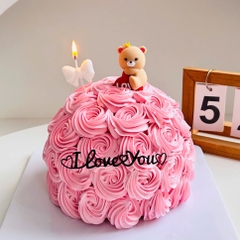 Tượng silicon - Gấu đội vương miện vàng ôm trái tim đỏ chữ love trắng.