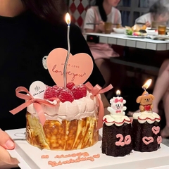 Vỉ 3 nến chó trắng đội nơ hồng.