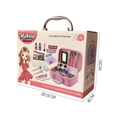 Vali trang điểm và làm nail bé gái