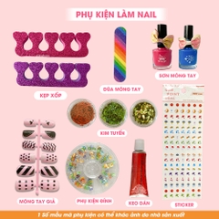 Vali trang điểm và làm nail bé gái