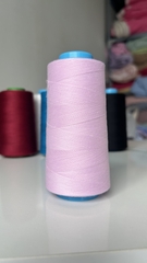 Cuộn chỉ may nhiều màu 3000m sợi 40/2, phù hợp máy may công nghiệp và gia đình.