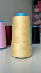 Cuộn chỉ may nhiều màu 3000m sợi 40/2, phù hợp máy may công nghiệp và gia đình.