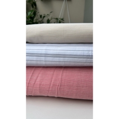 Vải kate (SLx0.5m khổ đa dạng) sọc có kim tuyến, co dãn nhẹ; phù hợp may áo, đầm, khăn trải bàn, picnic.