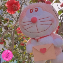 Doraemon cầm bao thư nhồi bông mềm mịn 40cm siêu dễ thương