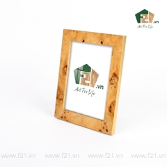 Khung hình chữ nhật có chân đứng vân burl độc đáo