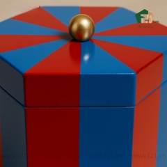 Hộp đựng lục giác sơn mài có núm tay cầm kim loại