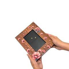 Khung hình chữ nhật gỗ hoạ tiết hoa văn cổ điển