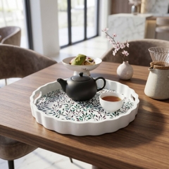 Khay tròn lượn sóng sơn mài họa tiết lá nguyệt quế - D40 x H4.8 cm