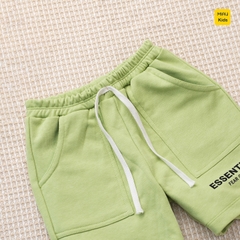 Quần đùi bé trai hoạ tiết chữ Essential, chất thun nỉ cotton đứng form, mềm mát cho bé mặc đi học đi chơi