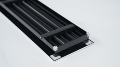 Cửa gió Slot khung viền 3 khe gió viền trắng đen, nhựa PVC màu trắng, 1 nan đen có thể điều chỉnh góc