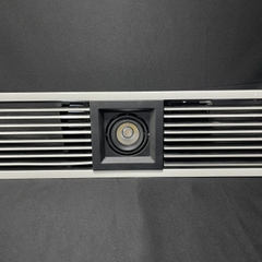 Cửa Gió Điều Hòa Khung 15mm Phối Đen Trắng Kết Hợp Đèn Downlight