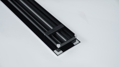 Cửa gió Slot khung viền 2 khe gió viền trắng đen, nhựa PVC màu trắng, 1 nan đen có thể điều chỉnh góc, cơ cấu thẻ đỡ