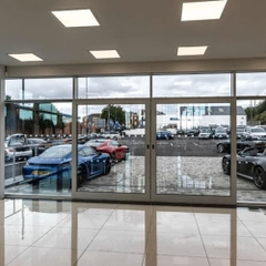 Vách Kính Showroom