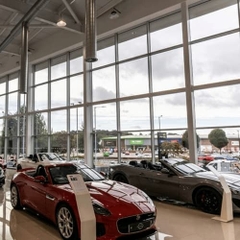 Vách Kính Showroom