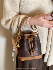 Chio2nd Bread Puppy Victoria Harbor Encounter Bucket Bag
