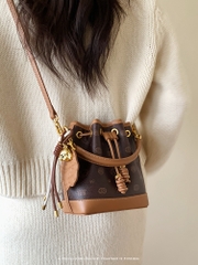 Chio2nd Bread Puppy Victoria Harbor Encounter Bucket Bag