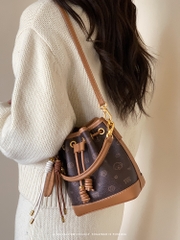 Chio2nd Bread Puppy Victoria Harbor Encounter Bucket Bag