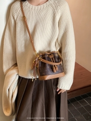 Chio2nd Bread Puppy Victoria Harbor Encounter Bucket Bag