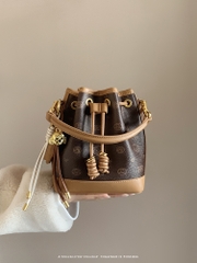 Chio2nd Bread Puppy Victoria Harbor Encounter Bucket Bag