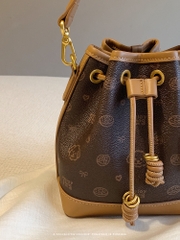 Chio2nd Bread Puppy Victoria Harbor Encounter Bucket Bag