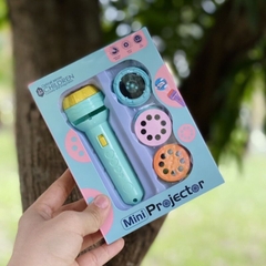 Đèn pin hình chiếu, 1 hộp 80 hình với nhiều chủ đề khác nhau dành cho bé trai và bé gái