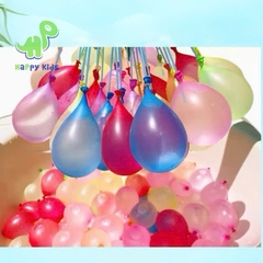 Bộ 111 quả bong bóng nước được lắp sẵn vào 3 chùm và có đầu nối với ống nước