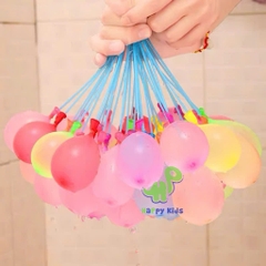 Bộ 111 quả bong bóng nước được lắp sẵn vào 3 chùm và có đầu nối với ống nước