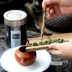 Oolong Đông Phương Mỹ Nhân Đài Loan Lục Sắc - Lan Quý Nhân - 100g Hộp Thiết cao cấp