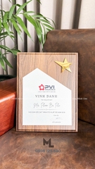 Bảng Vinh Danh Chất Liệu Gỗ, Hộp Đựng Màu Đỏ ML07