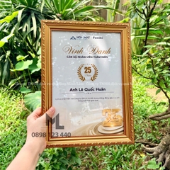 Khung bằng khen gỗ MDF hoa văn màu vàng