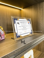 Khung ảnh bằng khen mica A5 vuông góc