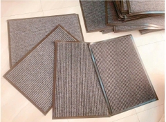 Thảm nỉ đế cao su đen 40x60 cm