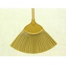Chổi quét nhà bằng nhựa hình quạt