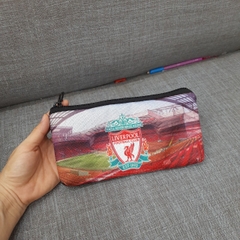 Bóp đựng bút viết dẹp TROY FB họa tiết câu lạc bộ bóng đá size 22 x 10cm, chất liệu vải bố