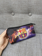 Bóp đựng bút viết dẹp TROY FB họa tiết câu lạc bộ bóng đá size 22 x 10cm, chất liệu vải bố