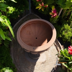 Tiểu Cảnh Gốm Đất Nung Cậu Bé Vác Bình - Gốm Sứ Sân Vườn