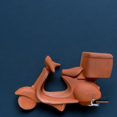 Chậu Gốm Đất Nung Hình Xe Vespa - Gốm Sứ Sân Vườn