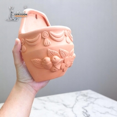 Chậu Ốp Tường Đất Nung Dáng Trứng Dẹp Hoa Văn Tinh Xảo - Gốm Sứ Sân Vườn