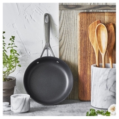 Chảo gang LODGE Heat-Treated