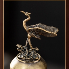 Lư Hương Hạc Cung Đình 100g – Lò Đốt Trầm Kim Loại Vạn Thọ – Kèm Đế Chống Cháy & Lỗ Cắm Nhang + Nhang Vân Mây