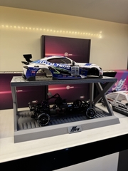 Kệ Trưng Bày Xe 2 Tầng – Giải Pháp Tối Ưu Không Gian Bàn Làm Việc