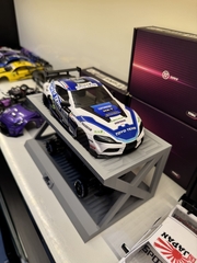 Kệ Trưng Bày Xe 2 Tầng – Giải Pháp Tối Ưu Không Gian Bàn Làm Việc