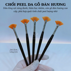 Chổi peel da lông vàng cán gỗ đàn hương cao cấp dùng quét tinh chất peel da