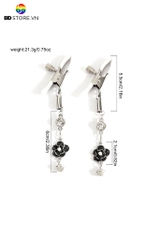 BDT735 - Kẹp núm vú kim loại bông hoa đen và hạt ánh kim dài 11.5cm