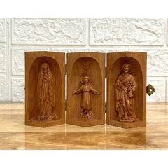 Bộ bàn thờ công giáo mini Thánh gia thất - Đức mẹ Lộ Đức cao 10cm, gỗ Beech