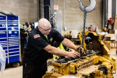 Những dấu hiệu nhận biết động cơ máy công trình cần bảo dưỡng và thay thế phụ tùng