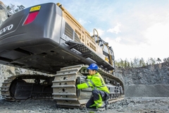 Tầm quan trọng của bảo dưỡng định kỳ gầm xích máy xúc – máy ủi