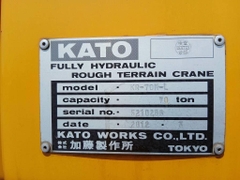 CẨU BÁNH LỐP KATO KR-70H-L – 70 TẤN (2012)